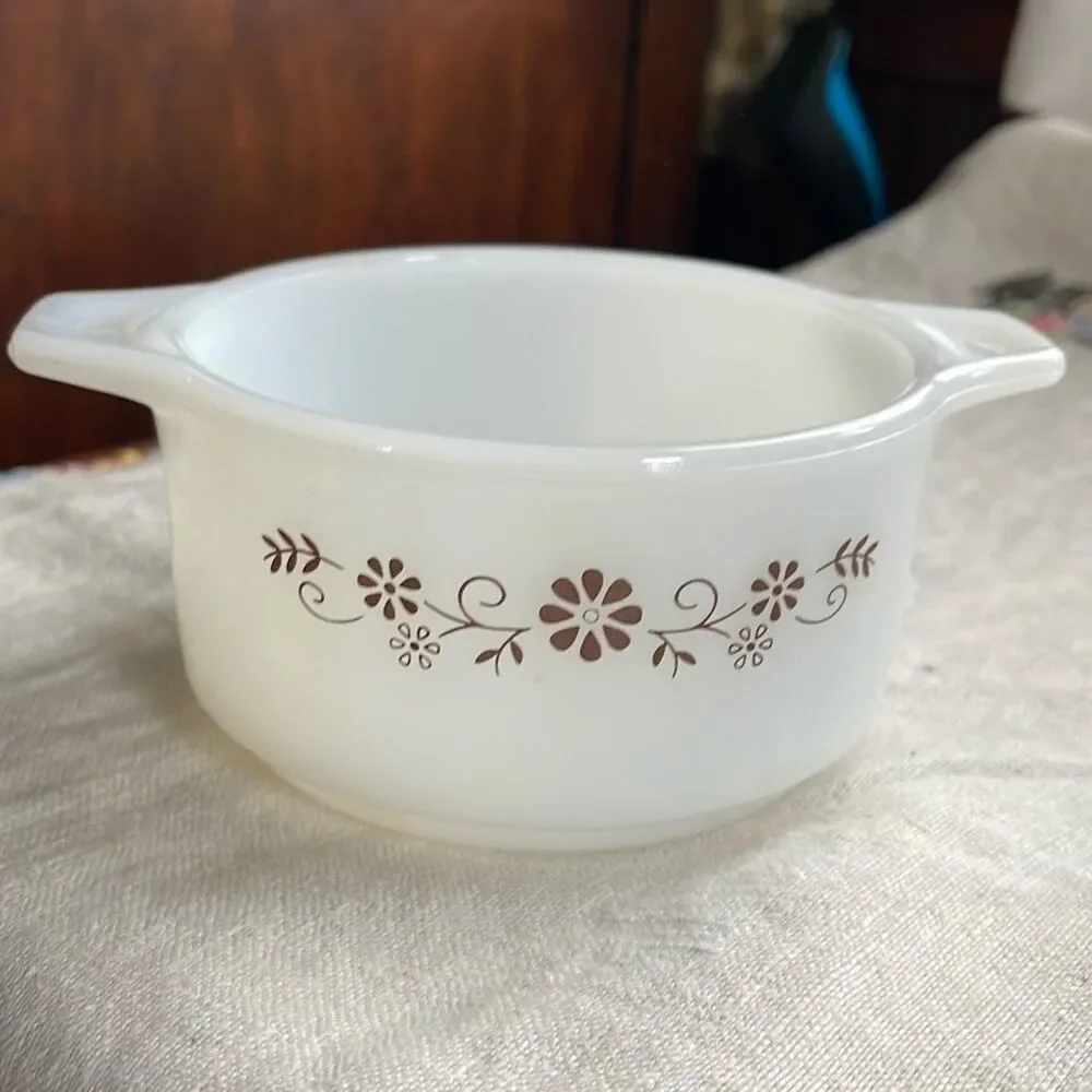Vintage brown Daisy Dynaware Pyr-O-Rey casserole dish.